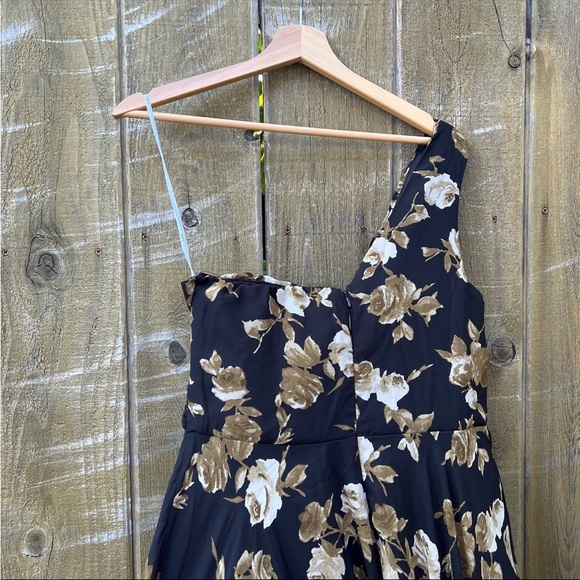 Black and Tan Floral Chiffon One-Shoulder Maxi Dress 🌿 - Picture 6 of 10